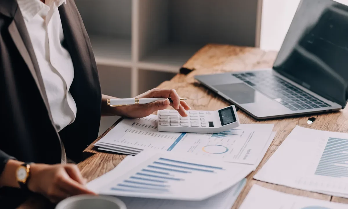 Finanční polštář pro klidný spánek: kolik odkládat a kde peníze držet